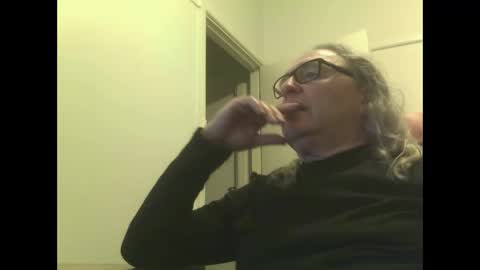 Snapshot of knobout chatting on October 2, 7:37 am knobout online show from October 2, 7:37 am