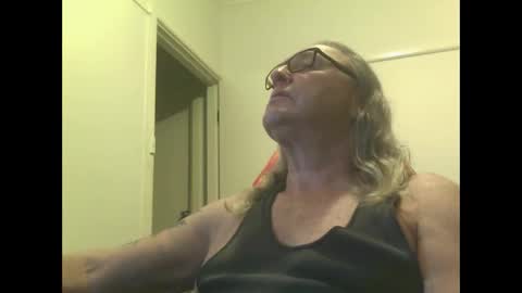 Snapshot of knobout chatting on October 4, 11:30 am knobout online show from October 4, 11:30 am