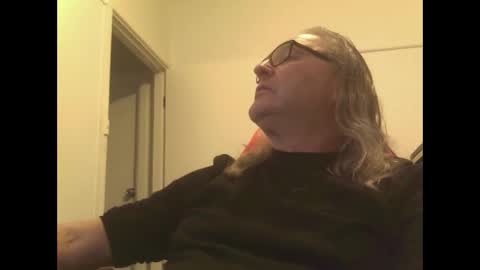 Snapshot of knobout chatting on October 18, 2:47 am knobout online show from October 18, 2:47 am