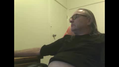 Snapshot of knobout chatting on May 28, 8:22 am knobout online show from May 28, 8:22 am