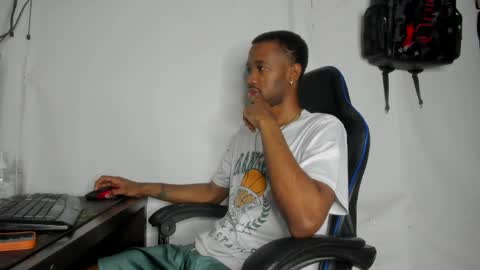 Snapshot of kofi_exotic_ chatting on May 11, 9:01 pm kofi online show from May 11, 9:01 pm