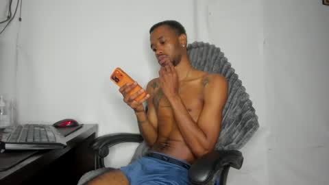Snapshot of kofi_exotic_ chatting on May 21, 4:25 pm kofi online show from May 21, 4:25 pm