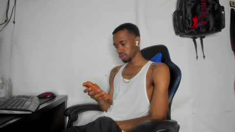 Snapshot of kofi_exotic_ chatting on May 23, 10:36 pm kofi online show from May 23, 10:36 pm