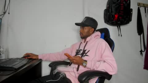 Snapshot of kofi_exotic_ chatting on May 27, 1:57 am kofi online show from May 27, 1:57 am