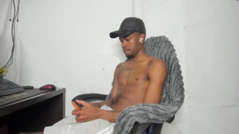 Snapshot of kofi_exotic_ chatting on July 13, 5:49 pm kofi online show from July 13, 5:49 pm