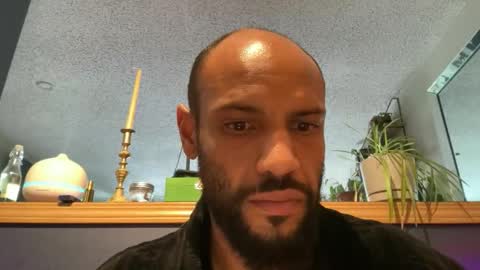 Snapshot of kofigardner chatting on December 1, 6:24 pm A Dick Ting online show from December 1, 6:24 pm