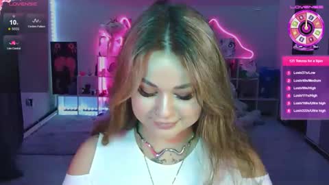 Mia online show from November 15, 6:59 pm