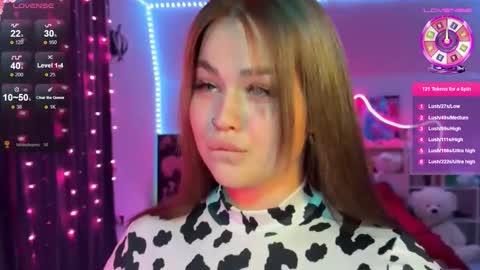 Mia online show from December 4, 12:58 pm