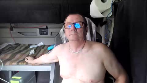 Snapshot of komputer123456789 chatting on May 29, 12:25 pm Bogdan online show from May 29, 12:25 pm