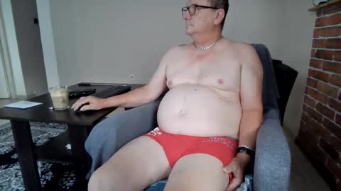 Snapshot of komputer123456789 chatting on August 4, 4:37 am Bogdan online show from August 4, 4:37 am