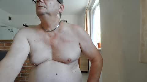 Snapshot of komputer123456789 chatting on August 5, 5:21 am Bogdan online show from August 5, 5:21 am