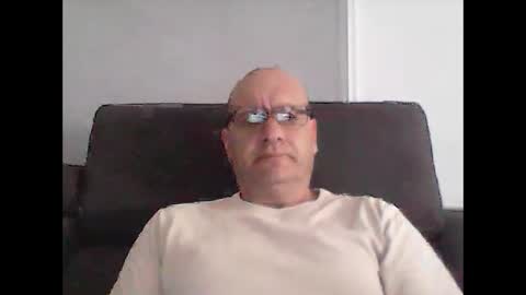 Snapshot of konsty17 chatting on October 15, 11:49 pm konsty17 online show from October 15, 11:49 pm