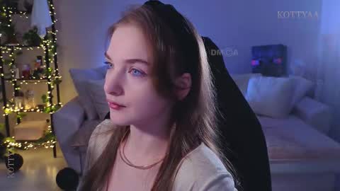 Snapshot of kottyaa_ch chatting on November 7, 7:03 pm Kottyaa cb FOLLOWING online show from November 7, 7:03 pm