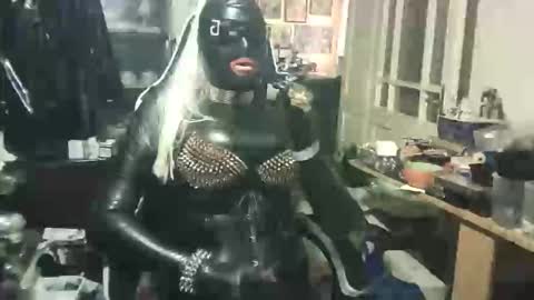 LatexPeti online show from April 3, 6:00 am