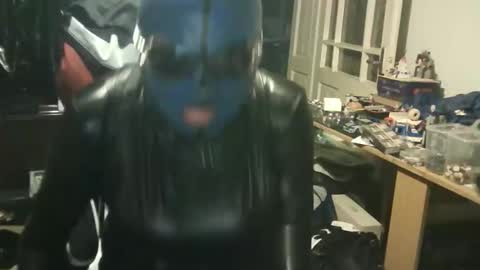 LatexPeti online show from April 7, 11:48 pm