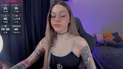 Snapshot of koza_dereza_ chatting on December 14, 10:09 am Jess online show from December 14, 10:09 am