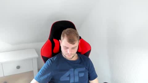 Snapshot of kozik1992 chatting on February 8, 7:59 am Bartek online show from February 8, 7:59 am