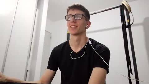 Snapshot of kpo10 chatting on December 16, 4:17 am Facu online show from December 16, 4:17 am