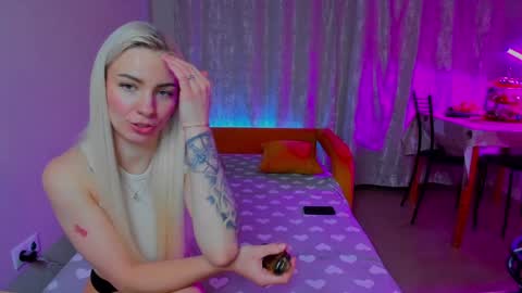 Snapshot of kratoslisandra chatting on January 24, 8:43 pm Lisandra online show from January 24, 8:43 pm