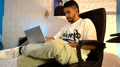 Snapshot of kratoswolf chatting on May 28, 8:17 pm kratoswolf online show from May 28, 8:17 pm