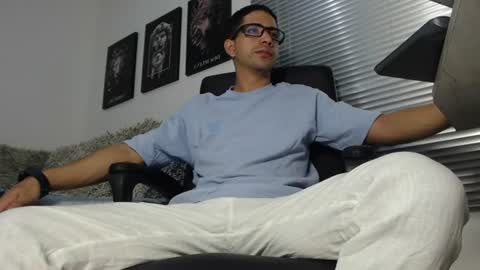 Snapshot of kratoswolf chatting on July 16, 1:50 pm kratoswolf online show from July 16, 1:50 pm