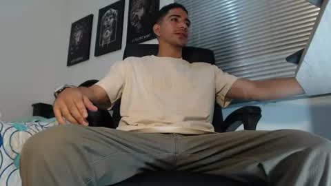 Snapshot of kratoswolf chatting on August 5, 3:04 pm kratoswolf online show from August 5, 3:04 pm