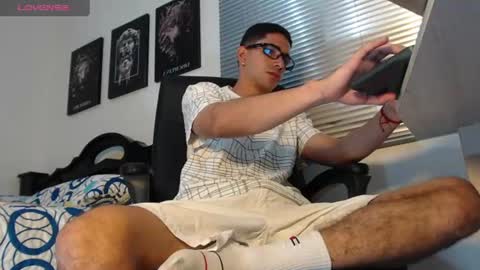 Snapshot of kratoswolf chatting on August 8, 5:37 pm kratoswolf online show from August 8, 5:37 pm