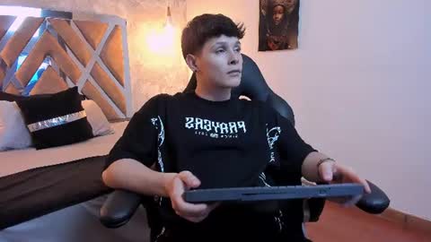 Snapshot of kraven_lust chatting on June 27, 3:11 am Kraven online show from June 27, 3:11 am