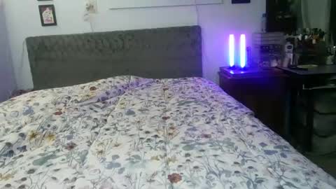 Snapshot of kreamyk420 chatting on October 26, 8:20 am kreamyk420 online show from October 26, 8:20 am