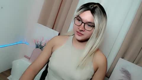 Snapshot of krezikeed chatting on January 15, 12:04 am krezikeed online show from January 15, 12:04 am