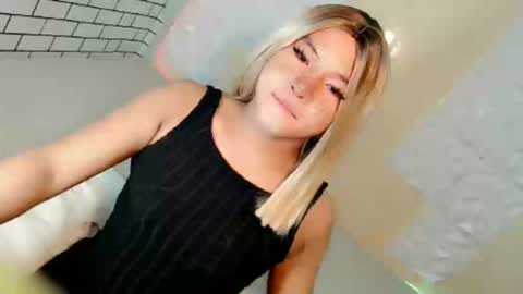 Snapshot of krezikeed chatting on February 7, 1:42 am krezikeed online show from February 7, 1:42 am