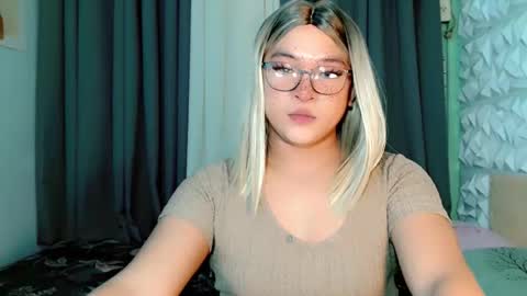 Snapshot of krezikeed chatting on March 26, 8:42 am krezikeed online show from March 26, 8:42 am