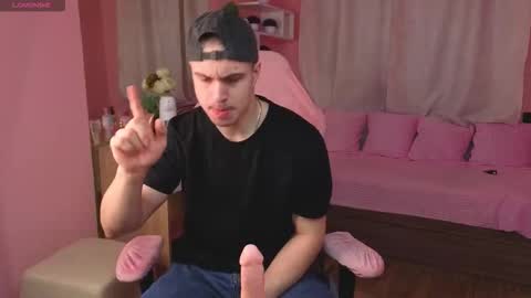 kris_braun online show from March 8, 11:58 am