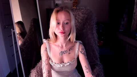 Snapshot of kris_grant chatting on February 5, 1:33 pm kris_grant online show from February 5, 1:33 pm