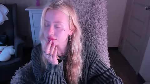 Snapshot of kris_grant chatting on September 21, 10:28 am kris_grant online show from September 21, 10:28 am