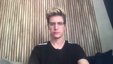 krisl77 online show from April 2, 3:09 pm