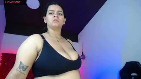 Snapshot of kriss_sweetboobs chatting on June 9, 1:01 pm kriss_sweetboobs online show from June 9, 1:01 pm