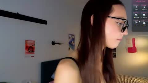 Snapshot of krisss__kisss chatting on June 20, 5:49 pm Kriss online show from June 20, 5:49 pm