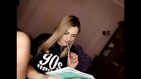 Snapshot of krisssexi chatting on March 3, 5:42 am KrissSexi online show from March 3, 5:42 am