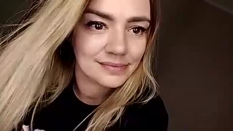 Snapshot of krisssexi chatting on September 15, 9:37 pm KrissSexi online show from September 15, 9:37 pm