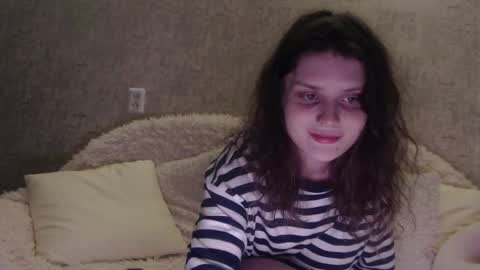 Snapshot of krissvoss chatting on December 19, 9:11 pm krissvoss online show from December 19, 9:11 pm