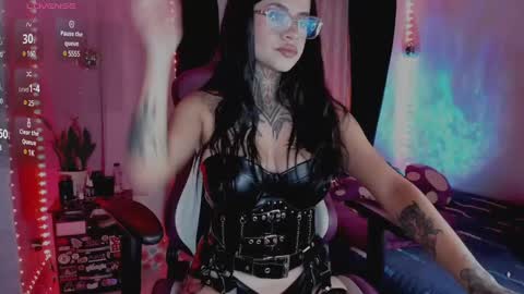 Snapshot of kristall_schwarz_ chatting on January 30, 10:19 pm Kristall online show from January 30, 10:19 pm