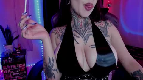 Snapshot of kristall_schwarz_ chatting on September 25, 10:02 pm Kristall online show from September 25, 10:02 pm