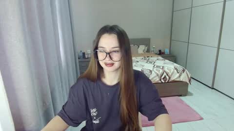 twitter    Annemarye 23 online show from March 26, 5:57 am