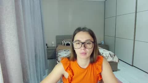 Snapshot of kristall_xxx chatting on July 20, 6:17 am twitter Annemarye 23 online show from July 20, 6:17 am