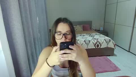 Snapshot of kristall_xxx chatting on July 31, 6:24 am twitter Annemarye 23 online show from July 31, 6:24 am