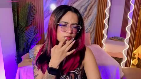 kristen_tay online show from June 1, 2:24 am