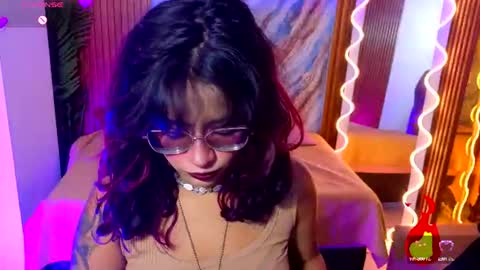 kristen_tay online show from July 3, 2:40 am
