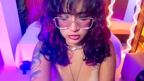 kristen_tay online show from July 7, 6:47 am