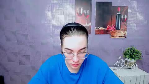 Snapshot of kristenx_x chatting on November 18, 9:14 am Kristen online show from November 18, 9:14 am